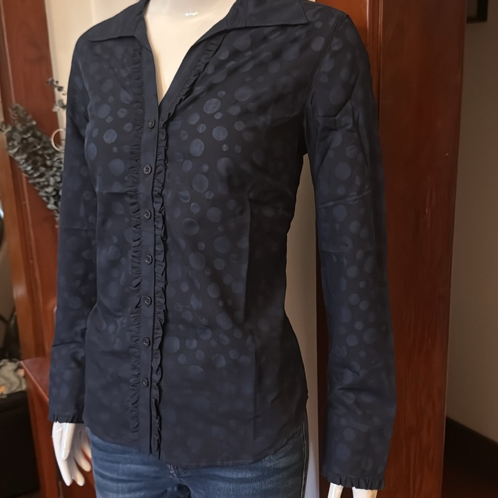 NWT northern reflections size small Women's Navy Polka Dot Button-Up Shirt